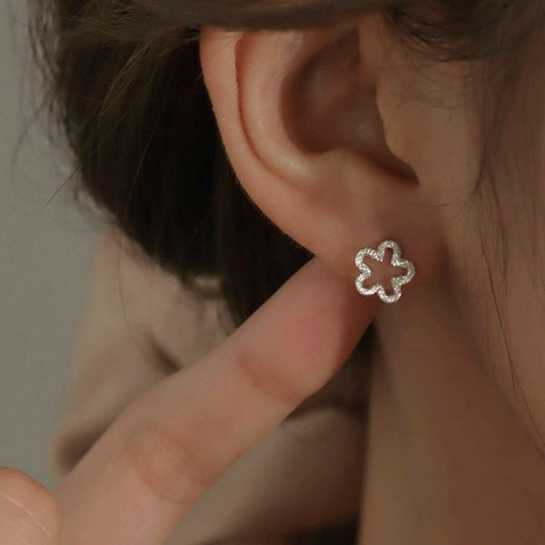 Sterling Silver Elegant Glitter Flower Studs